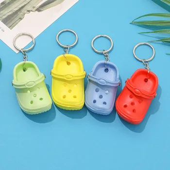 20 adet Karışık Renkler 3D Mini 7cm EVA Plaj Delik Küçük Croc Ayakkabı çanta anahtarlığı Aksesuarları Anahtarlık Araba Çanta Anahtarlık Takılar