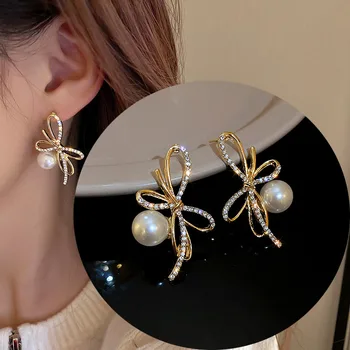 Trend Rhinestone kelebek inci küpeler kadınlar için Çiçek Taklidi Düğün düğme küpe Moda Kore Takı